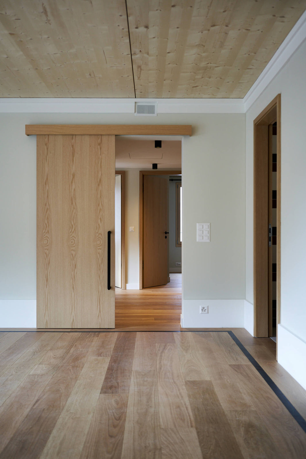 Polyurethane or Oil Finished Hardwood Flooring: Understanding the Difference