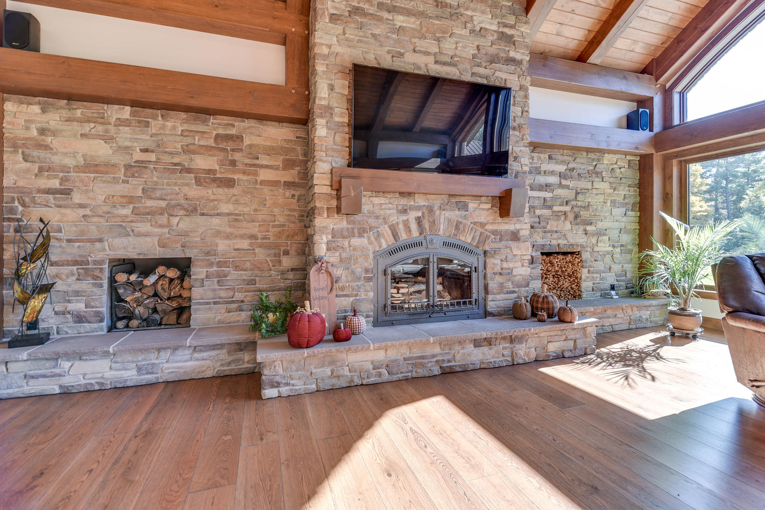 White Oak Hardwood Flooring - Gaylord Wide Plank Flooring 