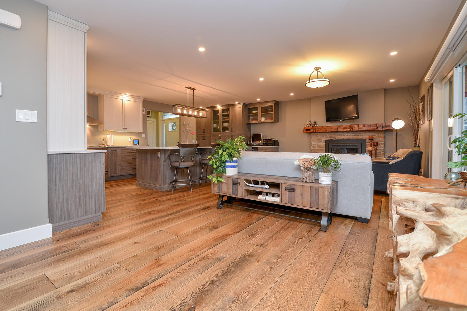 White Oak Hardwood Flooring - Gaylord Wide Plank Flooring 