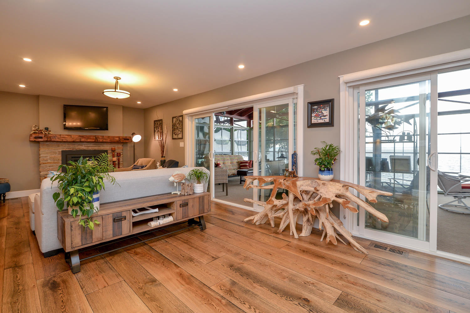 White Oak Hardwood Flooring - Gaylord Wide Plank Flooring 